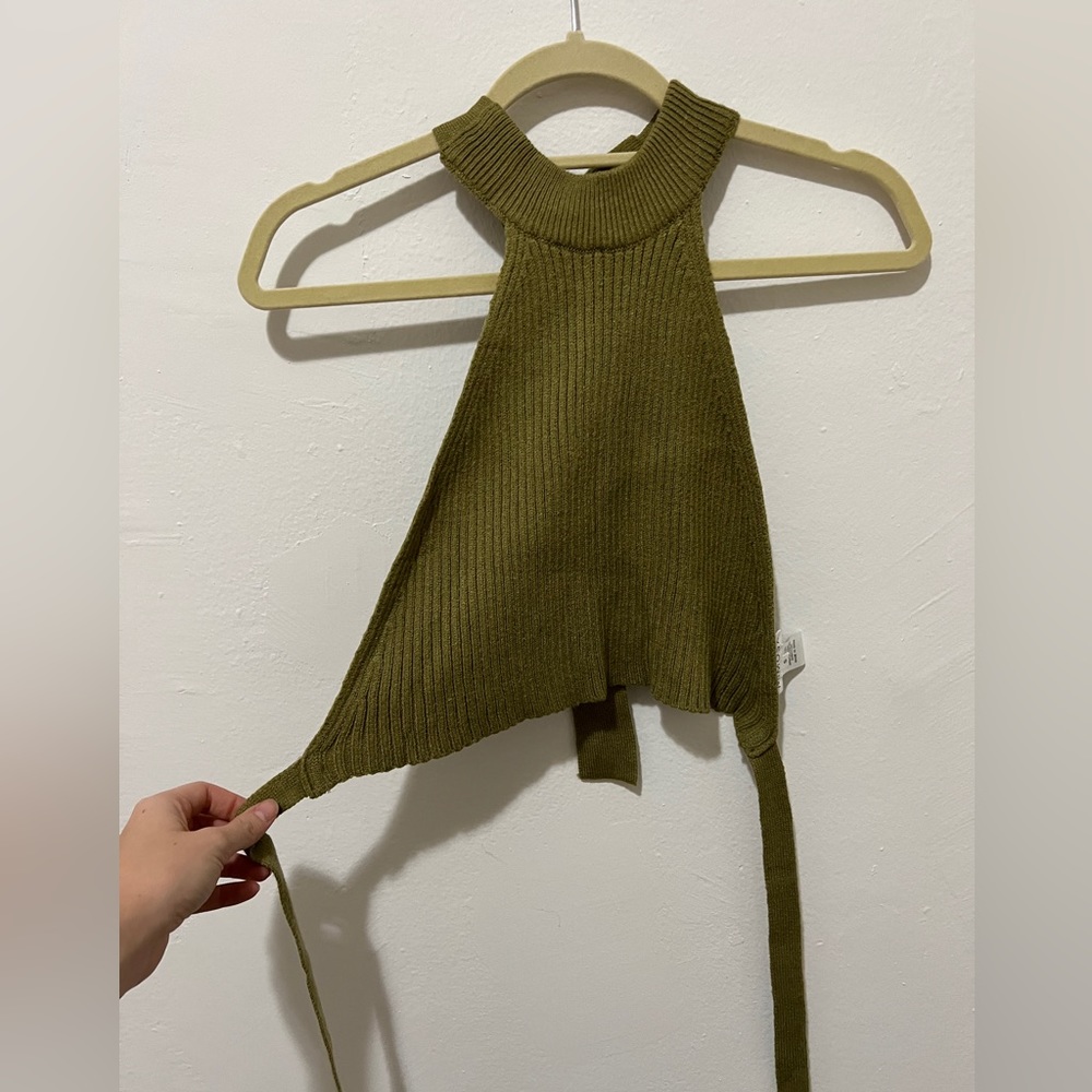 Green crop shirt with open back